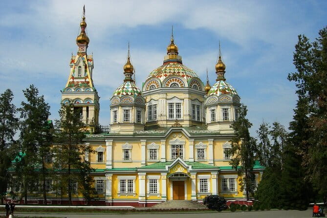 Almaty city tour and Medeu-Shymbulak-Koktobe-Green Bazar - Green Bazaar brings the city down to earth